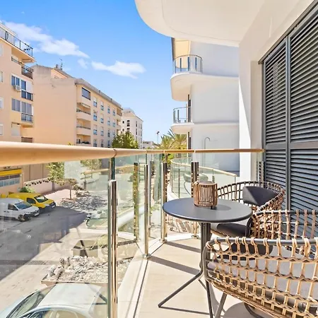 Lägenhet Coastal Haven In Center Estepona